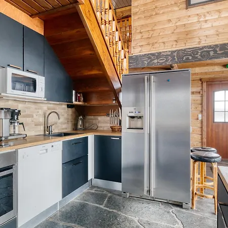 Moekki Jaerven Rannalla, Matkailukartano Kivennapa Pieksaenkoski