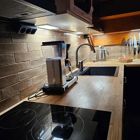 Moekki Jaerven Rannalla, Matkailukartano Kivennapa *