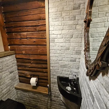 Moekki Jaerven Rannalla, Matkailukartano Kivennapa Chalet