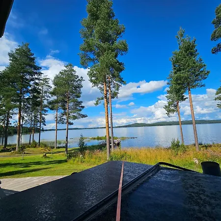 Alpesi faház Moekki Jaerven Rannalla, Matkailukartano Kivennapa *