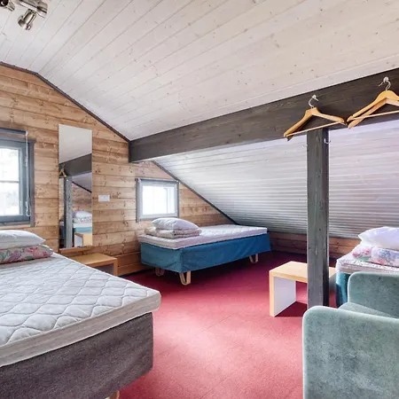 Moekki Jaerven Rannalla, Matkailukartano Kivennapa Pieksaenkoski