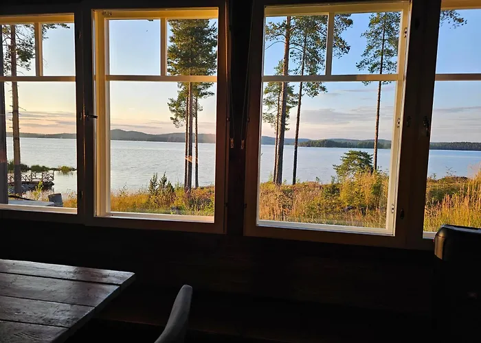 Moekki Jaerven Rannalla, Matkailukartano Kivennapa Pieksaenkoski