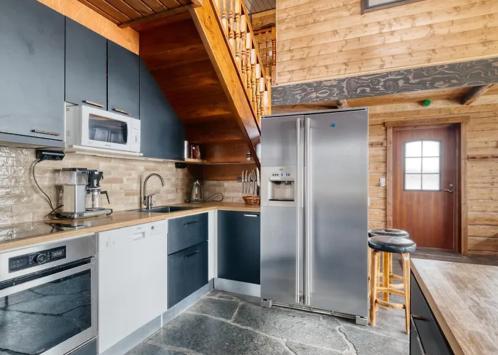 Moekki Jaerven Rannalla, Matkailukartano Kivennapa Pieksaenkoski